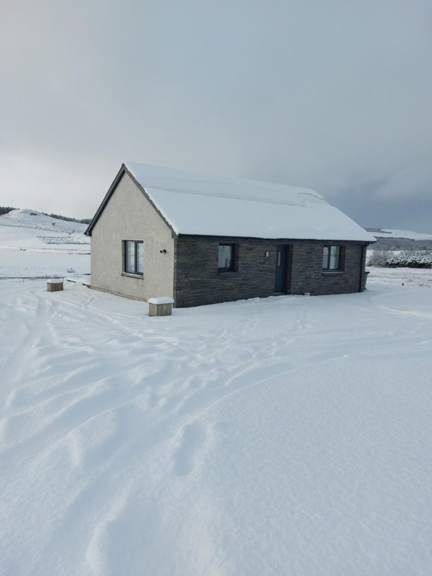 Вилла Poachers Bothy Skeabost Экстерьер фото